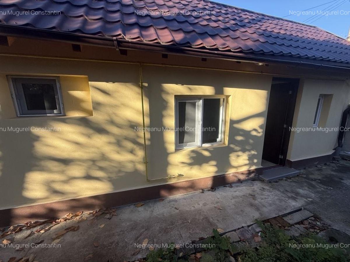 2 corpuri de Casă renovate + teren 125 mp Campina - 3