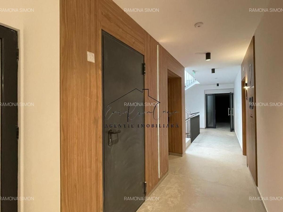 Apartament cu 3 camere decomandat în Tractorul - 7