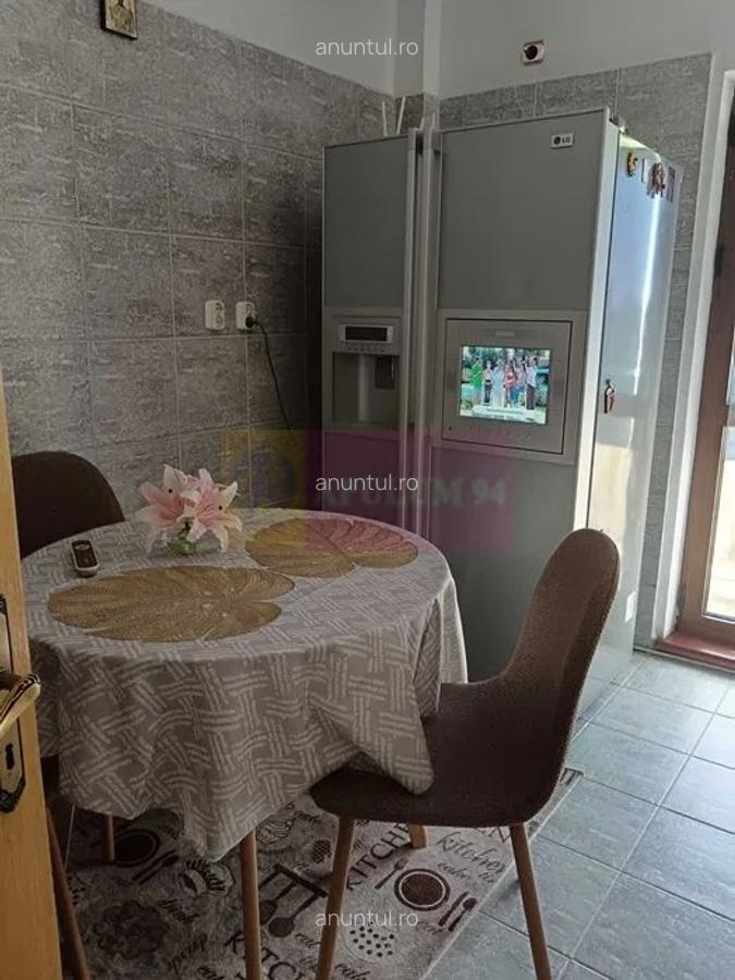 Vanzare apartament cu 3 camere Unirii stradal - 2