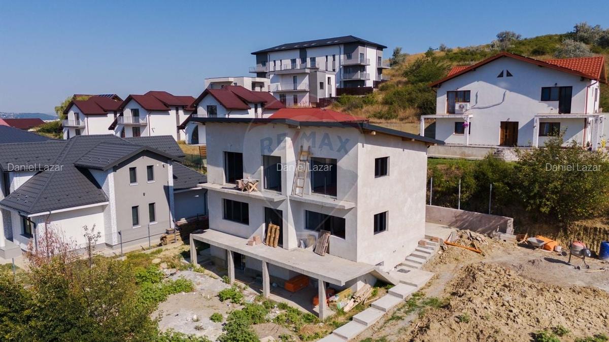 VIla la Cheie de vanzare, 5 camere,  in Iasi zona Manastirea Bucium - 4