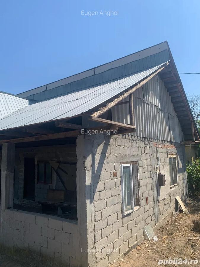 Casa la rosu de vanzare - 3