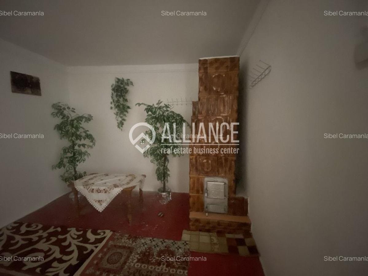 Murfatlar (COD 07)Casă bătrânească locuibilă cu teren de 300 mp - 6