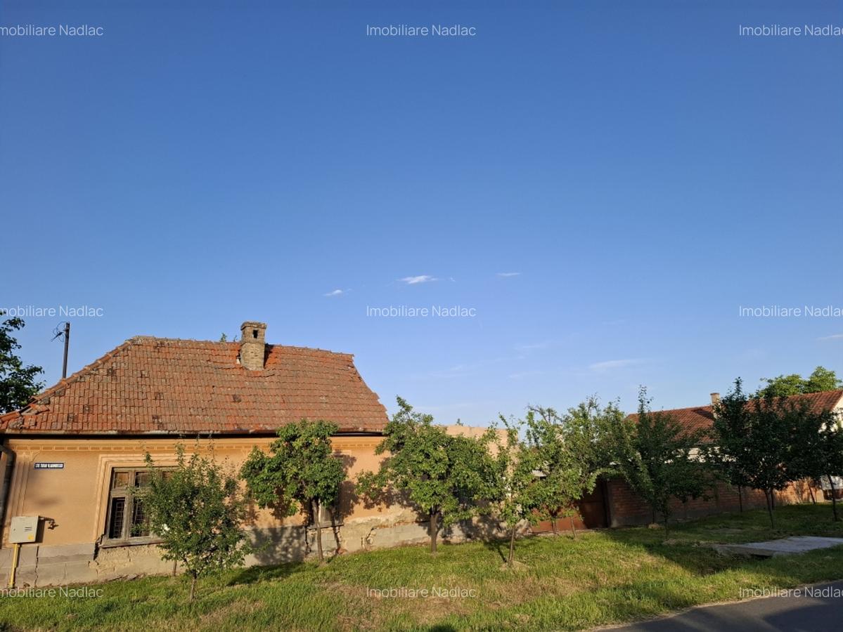 Casa pentru demolare/renovare in Nadlac cu teren 616mp - 2