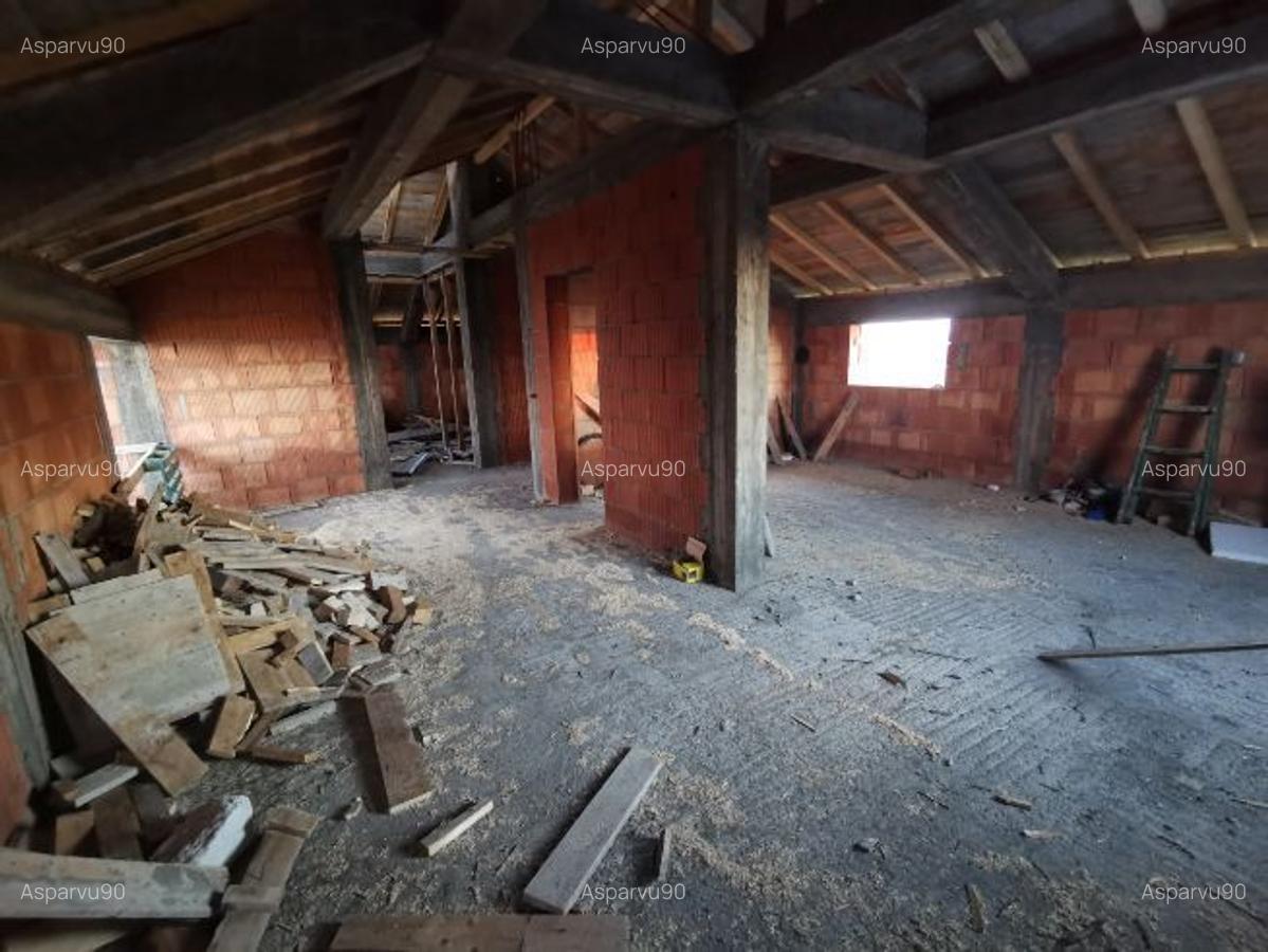 Casa la rosu in zona BERCENI acte si curent finalizate - 7