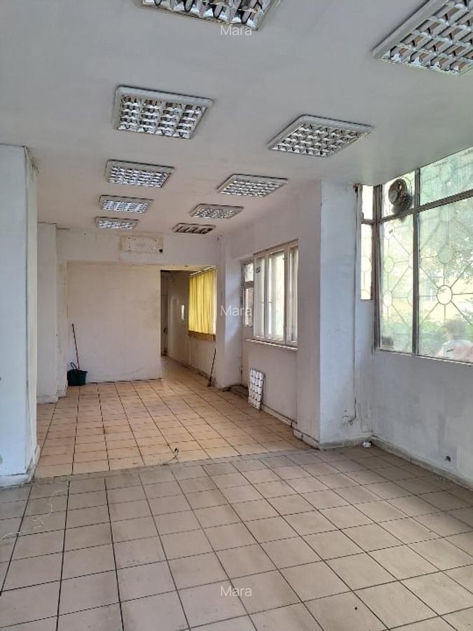 Spatiu Comercial versatil de inchiriat in zona cu trafic pietonal intens - 2