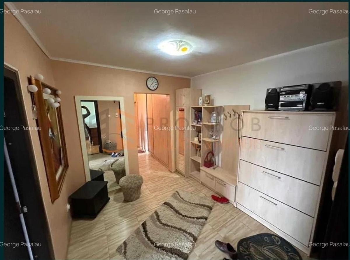 Apartament 3 camere cf1 decomandat zona Micro 3 - 4
