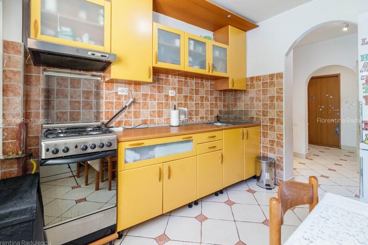 Apartament cu 3 camere decomandat, mobilat în Vitan - 9