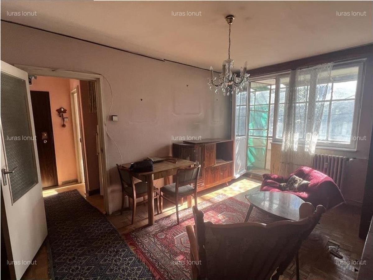 Apartament cu 4 camere decomandat în Cantemir - 4