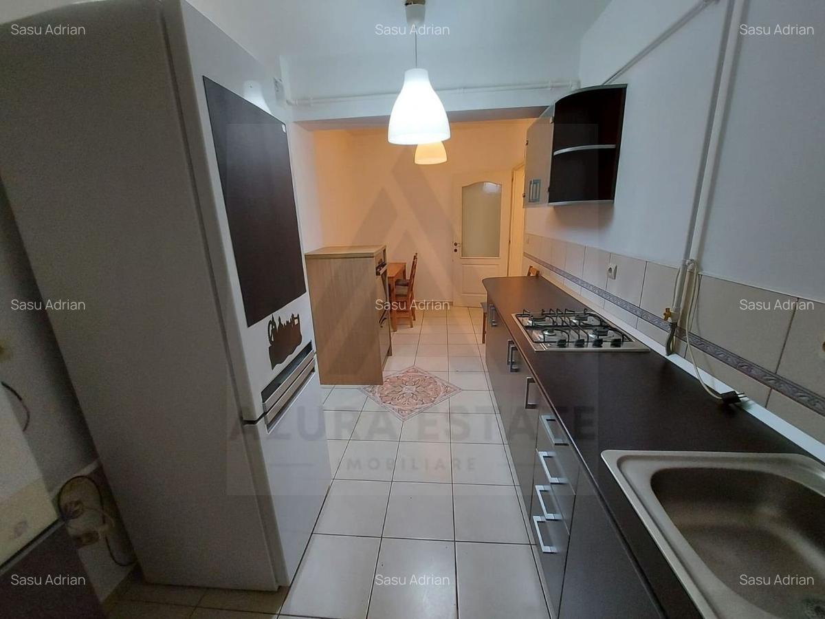 Apartament renovat tip mansarda pivnita si parcare privata in Strand - 10