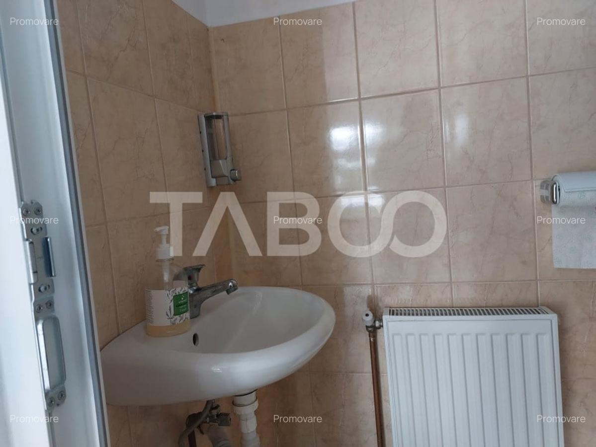 Cabinet medical de vanzare 3 camere 50 mp mobilat central Cisnadie - 9