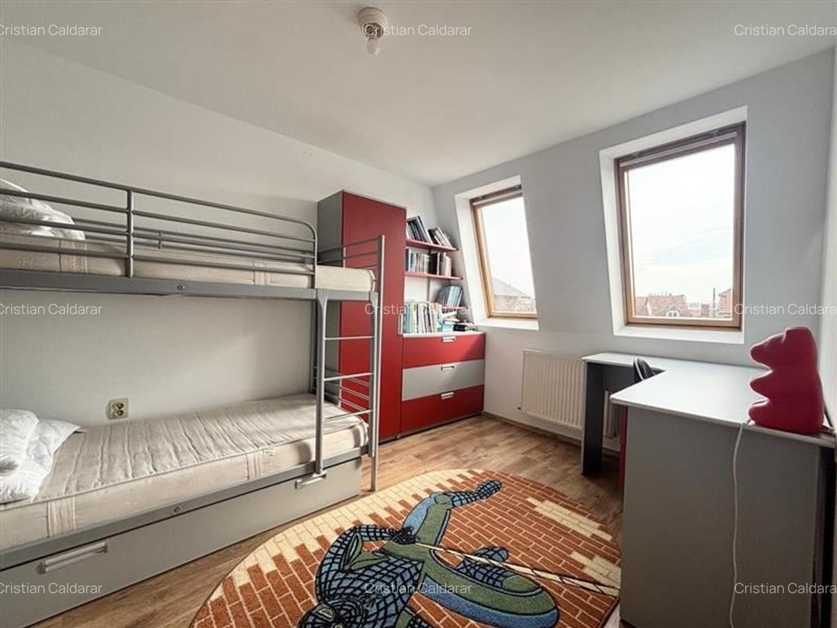 Casa spatioasa si bine compartimentata in Velenta  locatie excelenta - 8