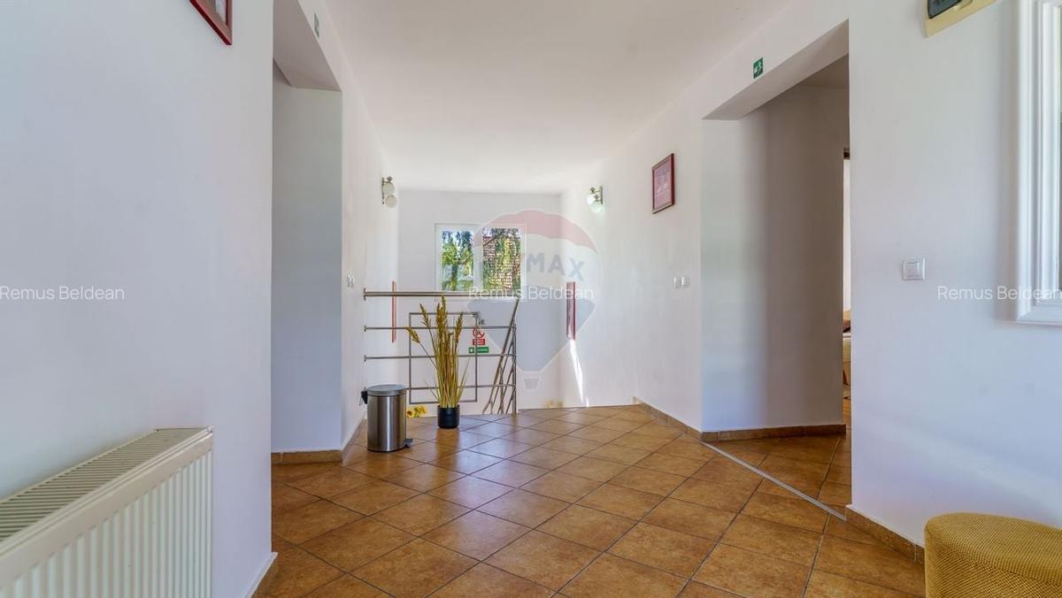 Pensiune cu 16 camere de vanzare, potential investitie,COMISION 0 - 5