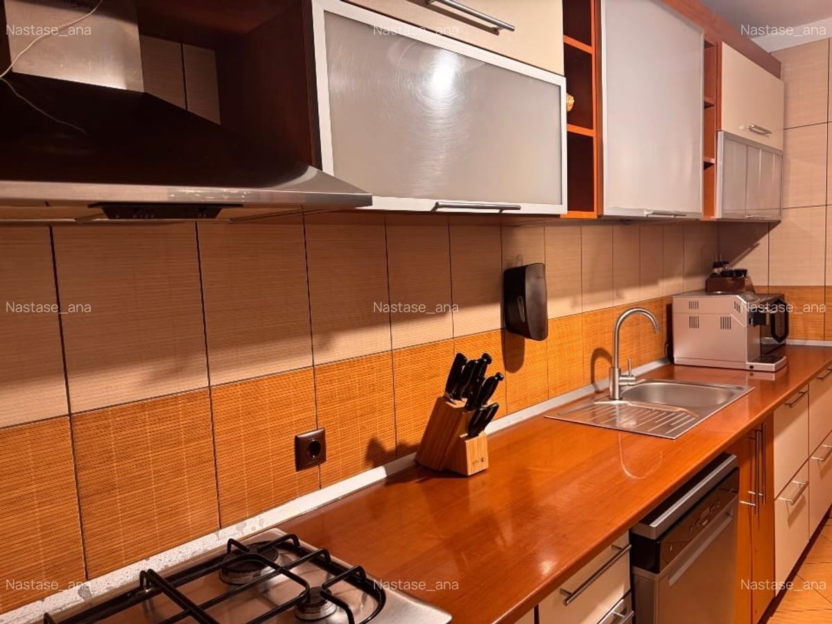 Apartament 3 Camere | Decomandat | 70mp | Delfinului | + Loc Parcare - 13