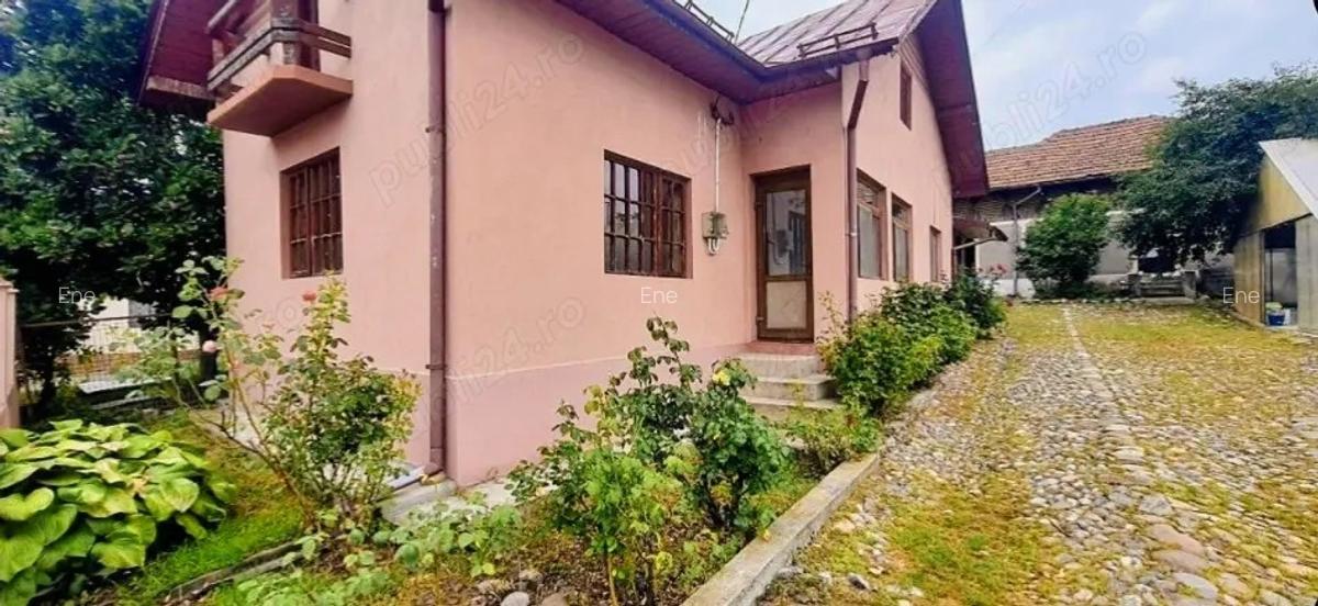 Casa cu teren generos, livada + casa secundara - 15min de Targovi?te, 1h de munte - 5