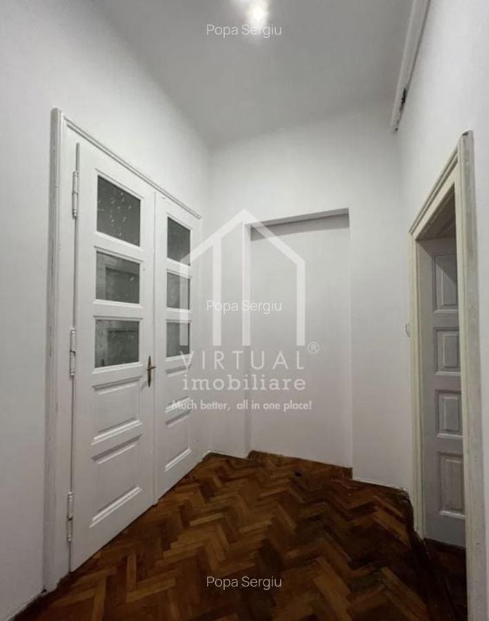 Casa formata din 2 apartamente, 2 garaje,  3 bai - zona Trei Stejari - 4