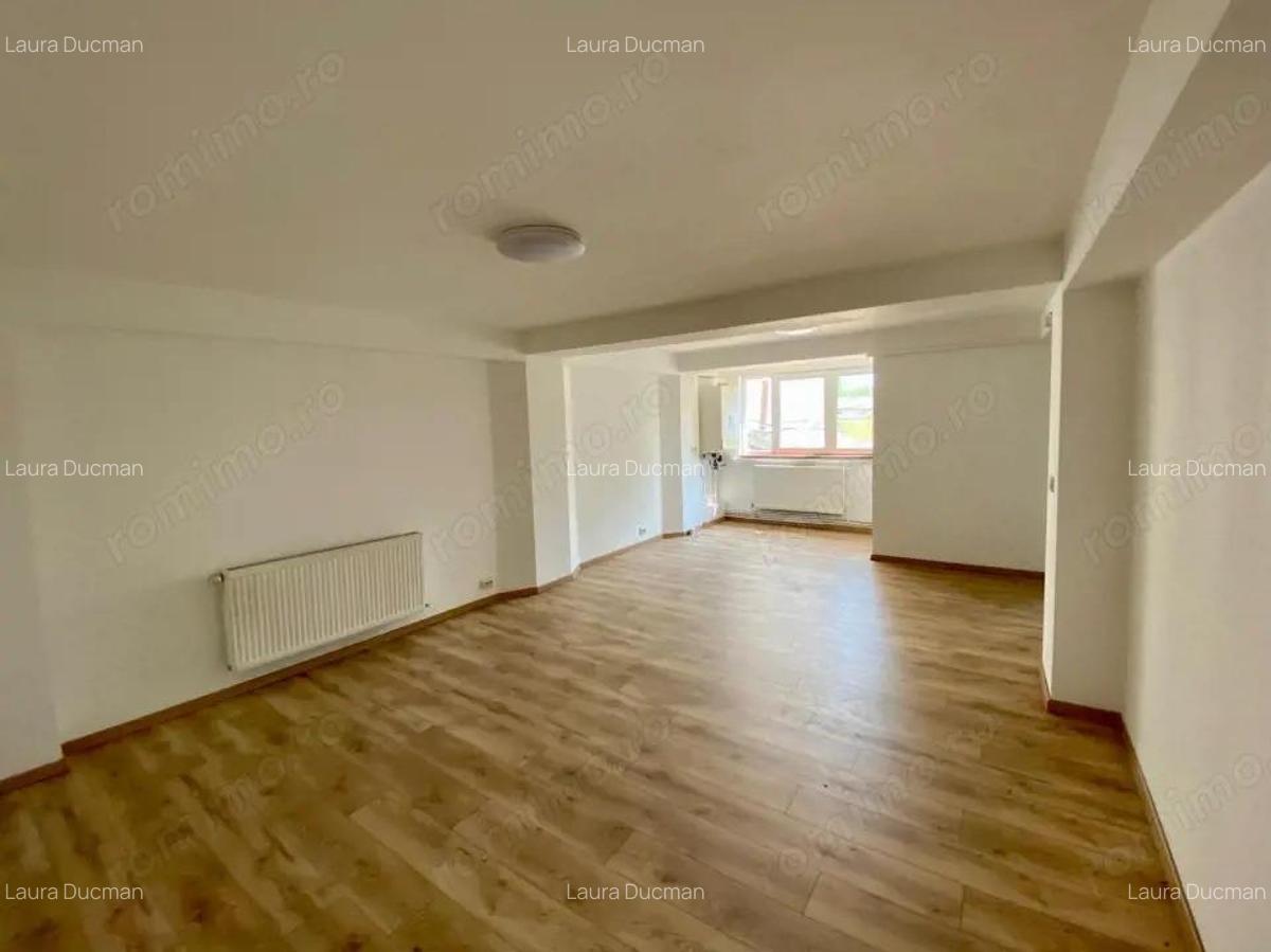 Spatiu comercial, stradal, de inchiriat - 18
