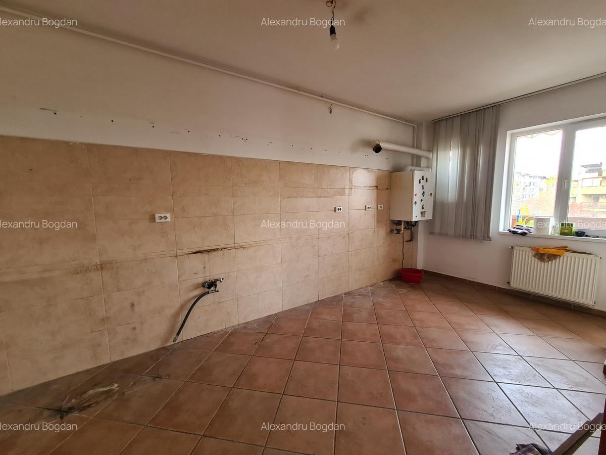 Ap 3 camere suprafata  mare  la 9 min de mers de  metrou Starulesti - 36