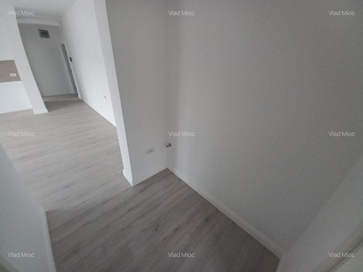 Bloc Nou. Etaj 1. Asfalt. Langa Magazine si mijloace de transport - 5