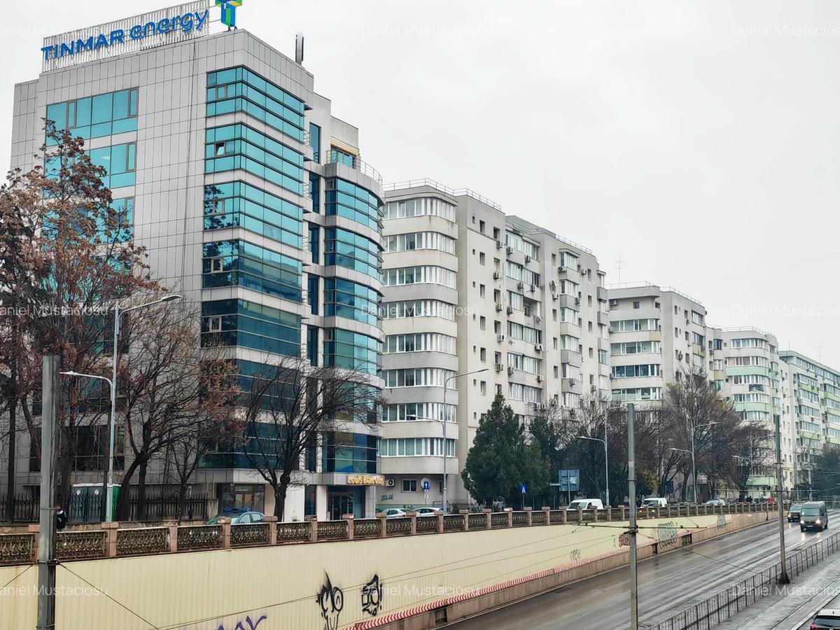 Piata Victoriei | vis a vis de metr.| Spatioasa in bl.anvelopat,vedere in piata - 10