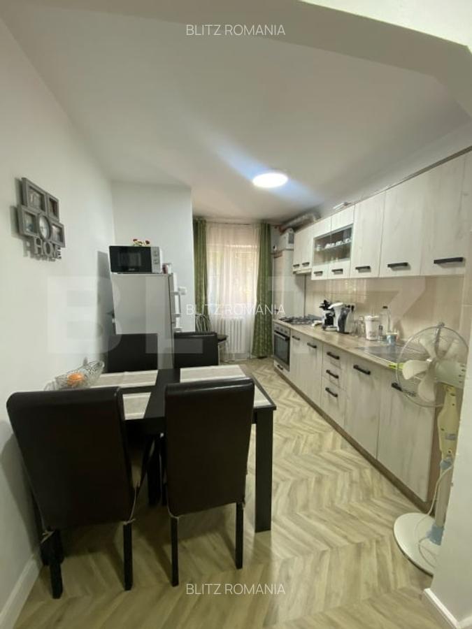 Apartament de vanzare - zona centrala, etaj intermediar, complet mobilat si util - 2