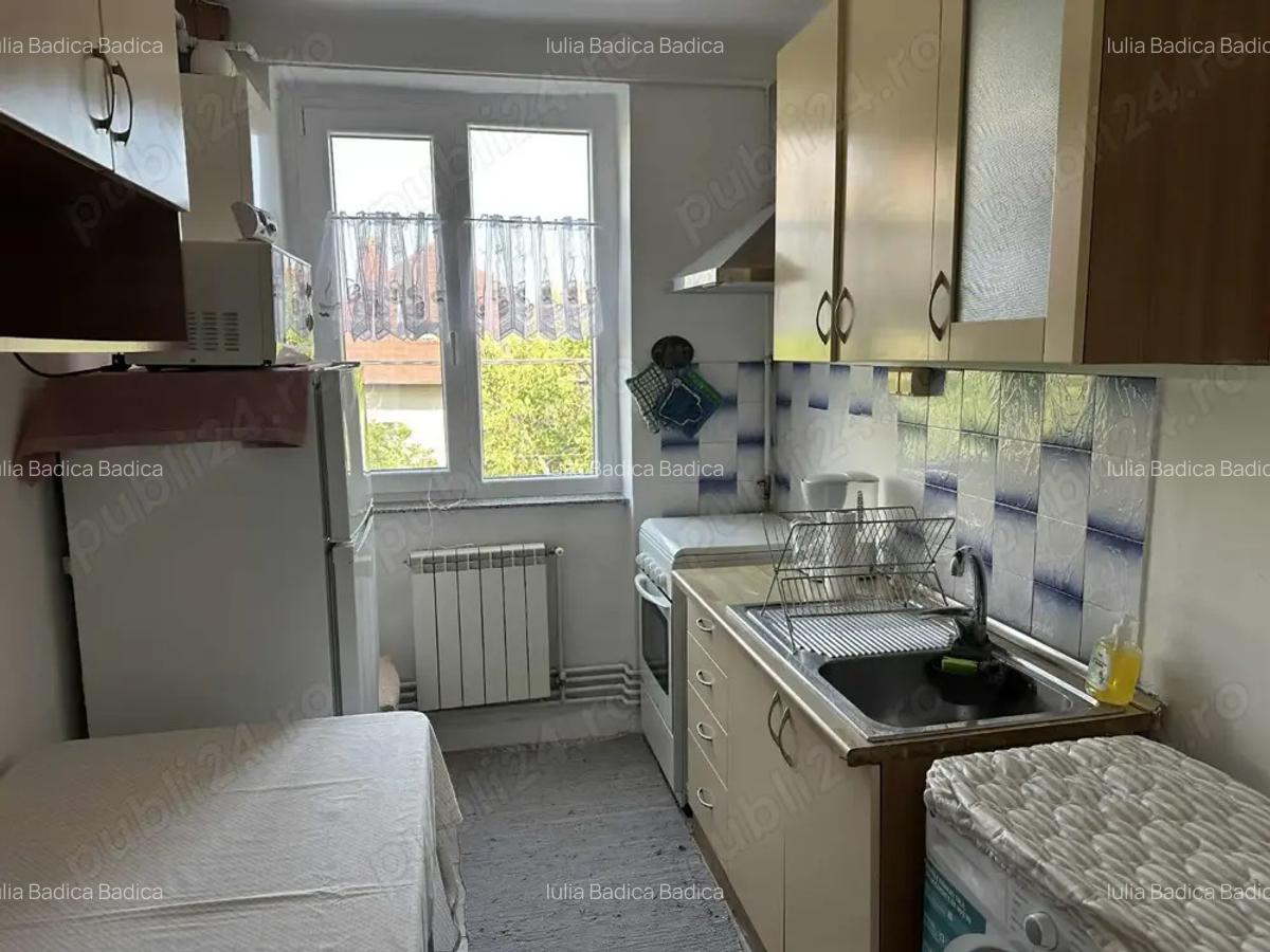 Proprietar inchiriez apartament 3 camere- Complexul studentesc - 6