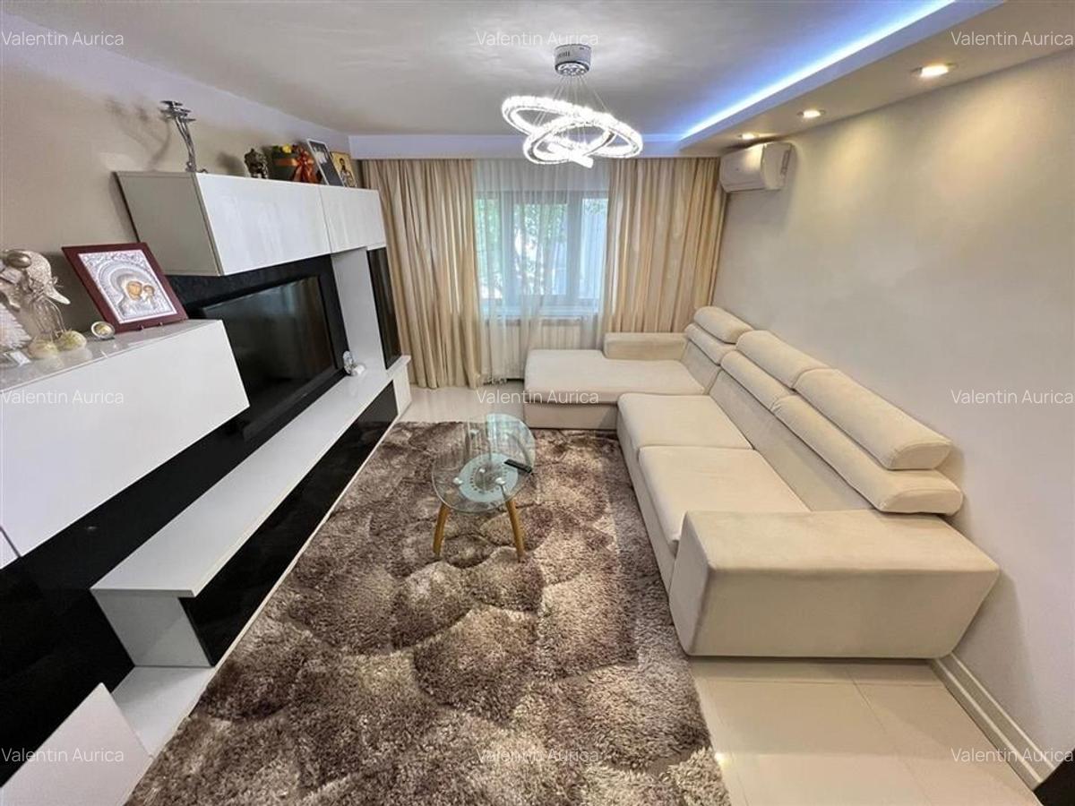 Apartament 3 camere, etaj 2, zona Centrala - Piata - Independentei - 2