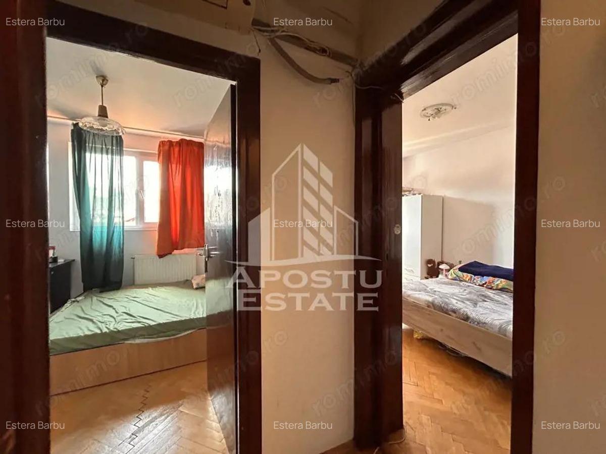 4 camere decomndat Pia?a Unirii | Terasa, parcare in curte securizata. - 7