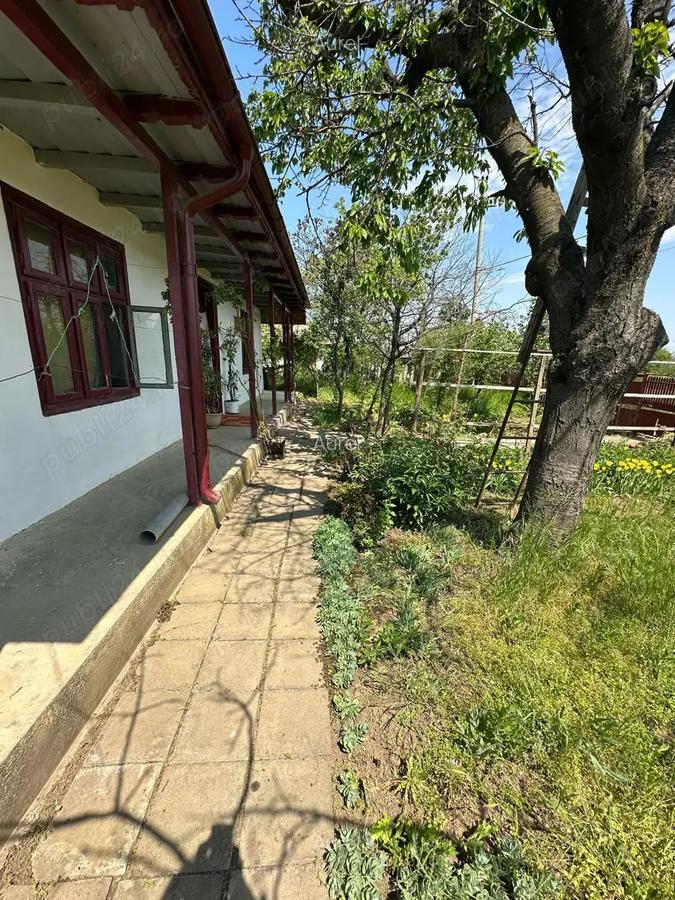 Casa batraneasca de vanzare - 2