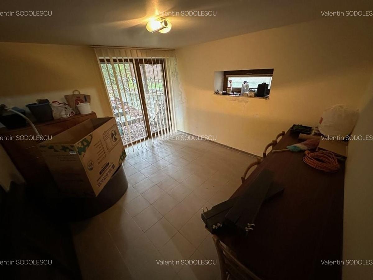 Casă / Vilă cu 6 camere în zona  Calea Aradului - 27