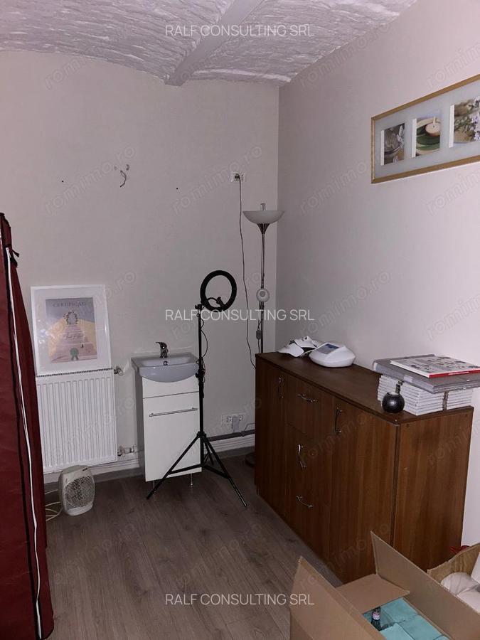 De vanzare spatiu comercial, parter+demisol, strada pietonala, vitrina mare, 166 mp, zona Unirii - 3 De vanzare spatiu comercial, parter+demisol, strada pietonala, vitrina mare, 166 mp, zona Unirii - 3