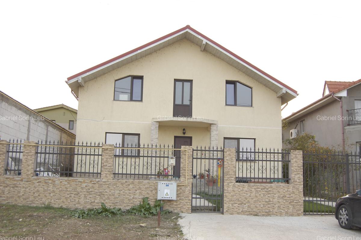 Casă cu 6 camere în Est - 2