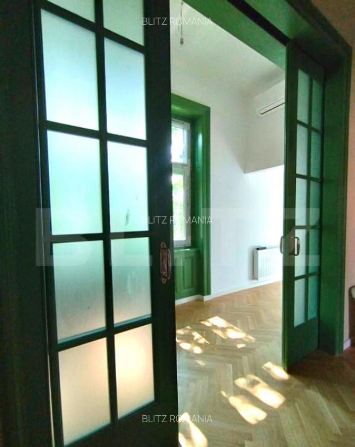 Apartament de vanzare, cu 3 camere, 107 mp, zona centrala - 2