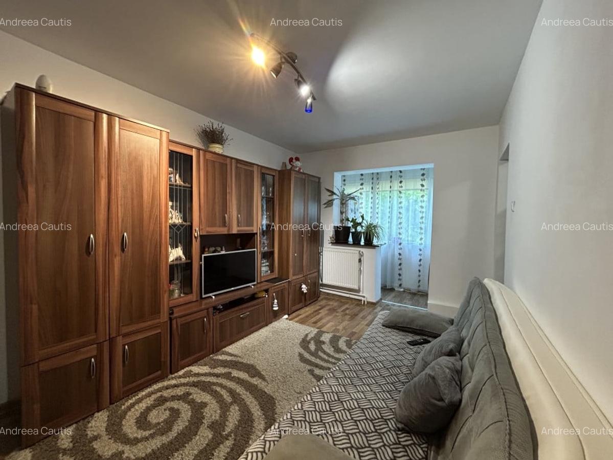 Apartament 3 camere, semidecomandat, etajul 3/4, zona P-ta Doina - 2