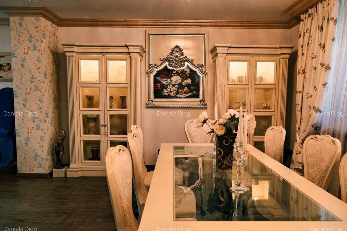 VILA ARCUL DE TRIUMF - 11