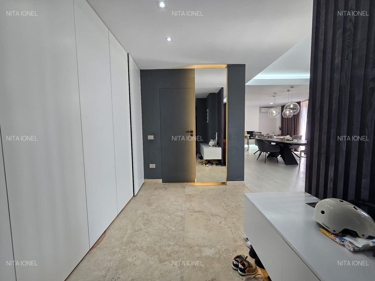 Duplex P+E+M ,suprafata teren 350mp,amprenta 102mp,construita 306mp,utilata/mob - 2