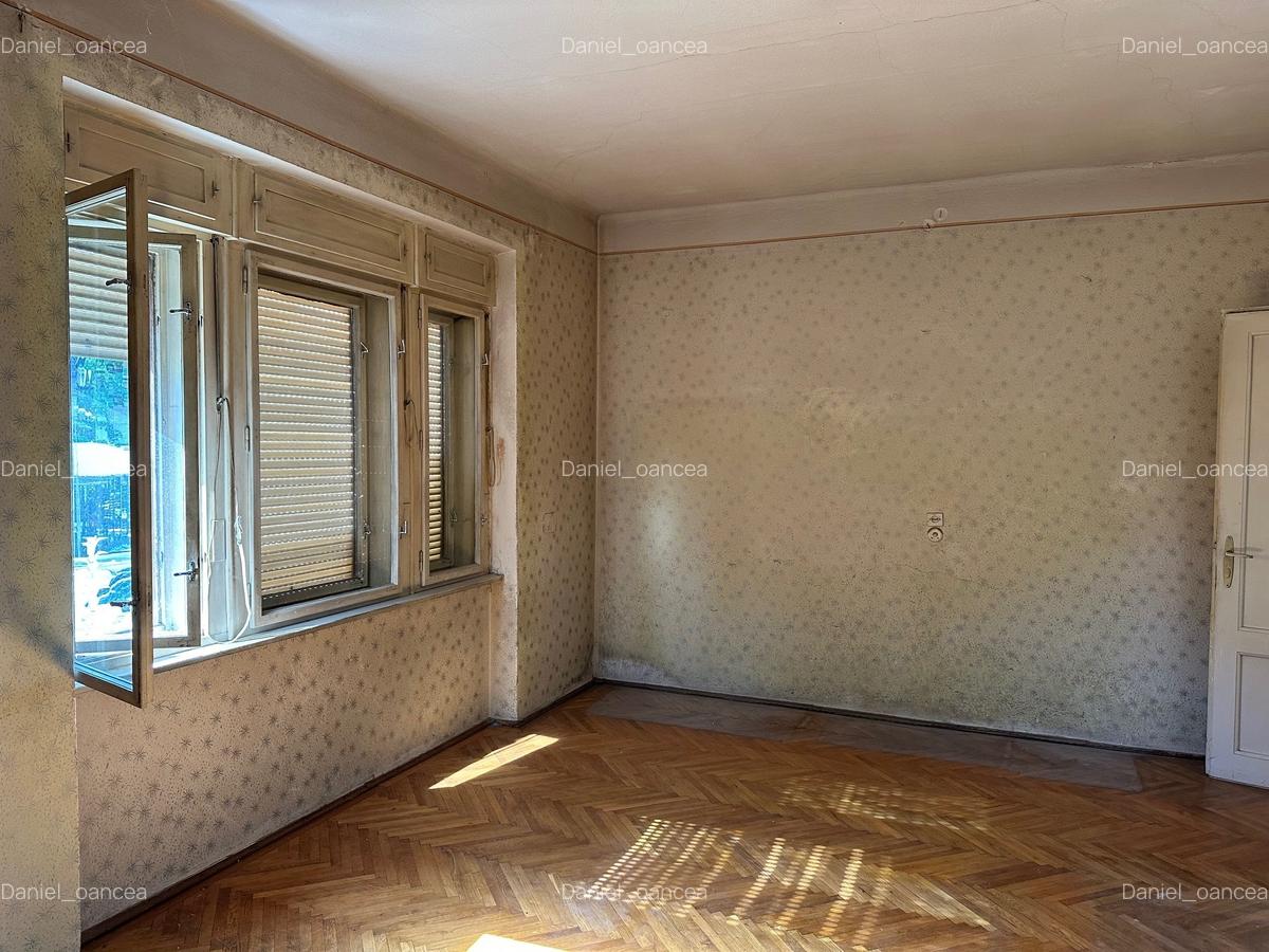 Apartament la casa 4 camere - 427 mp teren - zona str. Octavian Goga - 2