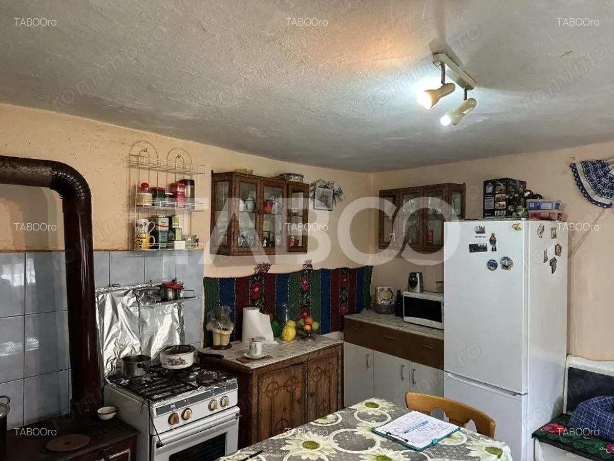Casa cu gradina 3 camere anexe gospodaresti 5702 mp teren in Gura Vaii - 12
