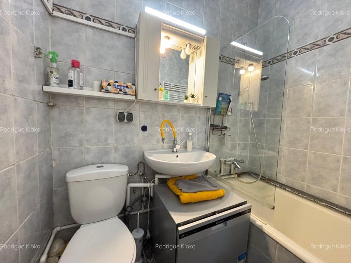 Garsoniera de la Drept, etaj 1, 28 mp, mobilata, centrala, 5 min metrou izvor - 5