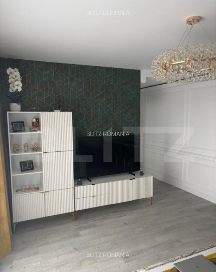 Apartament de vanzare, cu 4 camere, 114 mp totali, zona Univ - 6