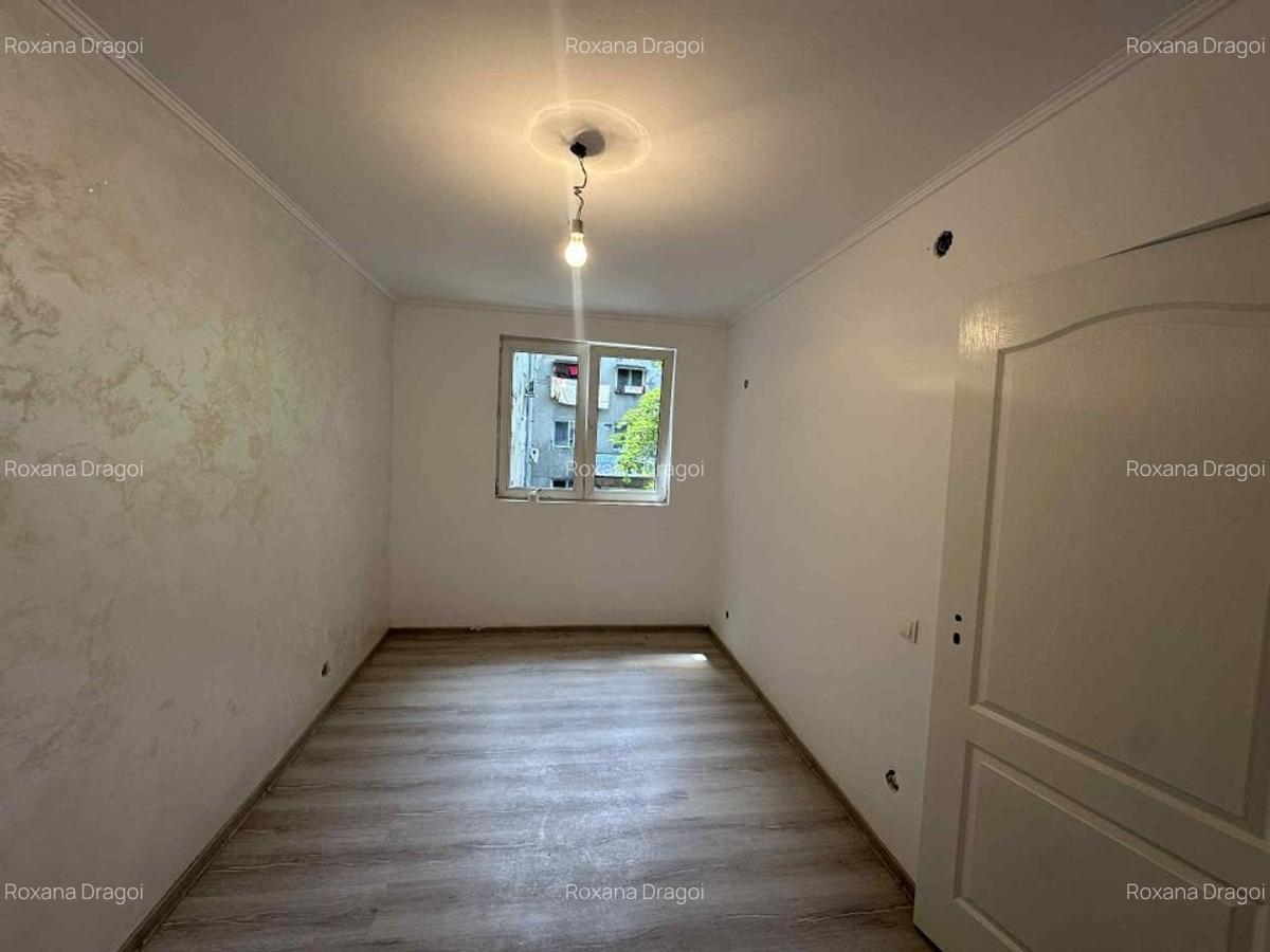 Apartament cu 3 camere decomandat în Trafic Greu - 1