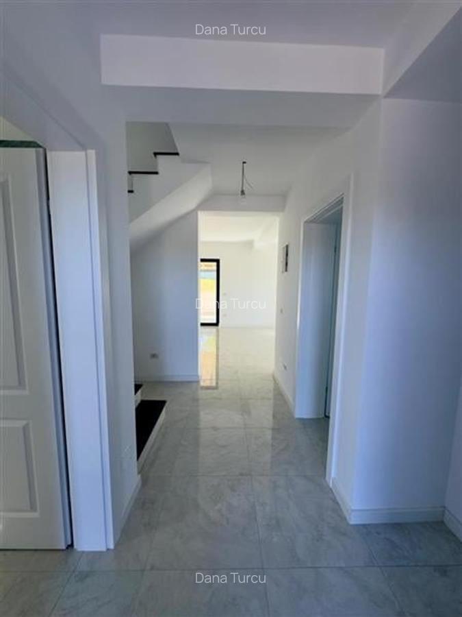 Vila individuala de vanzare in Barnova, zona retrasa si linistita - 6