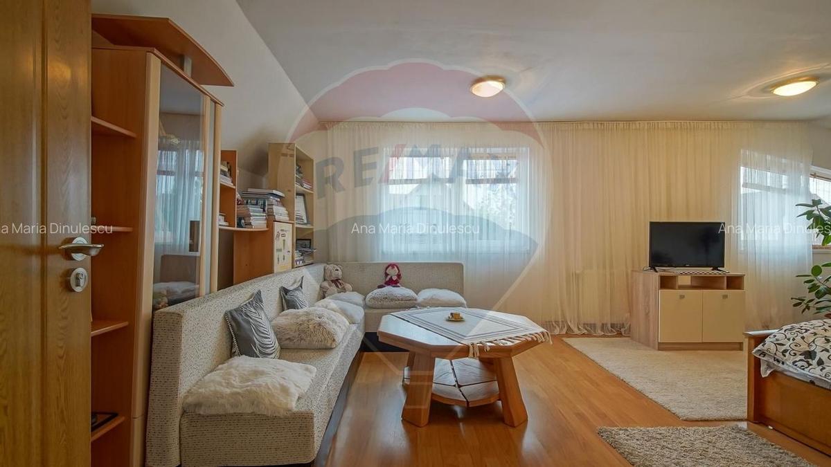 Casa 7 camere,  curte si terasa, situata in centrul Sanpetrului! - 19
