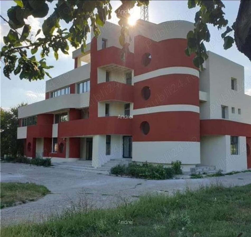 Inchiriez spa?iu comercial VALUE CENTRE BARLAD - 1