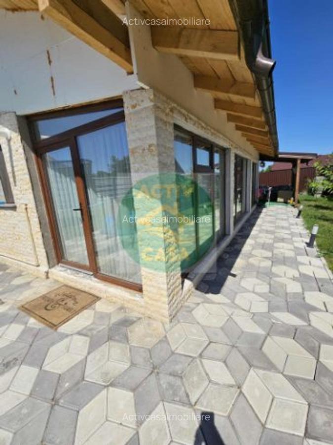 Casa de vanzare , situata in Roman - 1