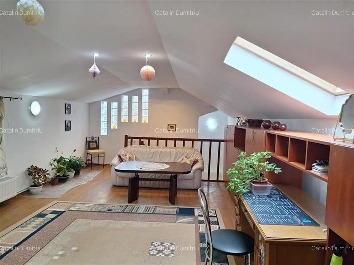 Casa Bartolomeu, pe doua nivele, stil deosebit, curte comuna - 15