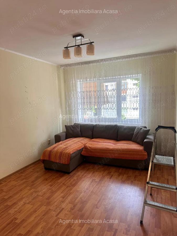 De vanzare apartament cu 3 camere, etaj 1, 38.000 euro - 2