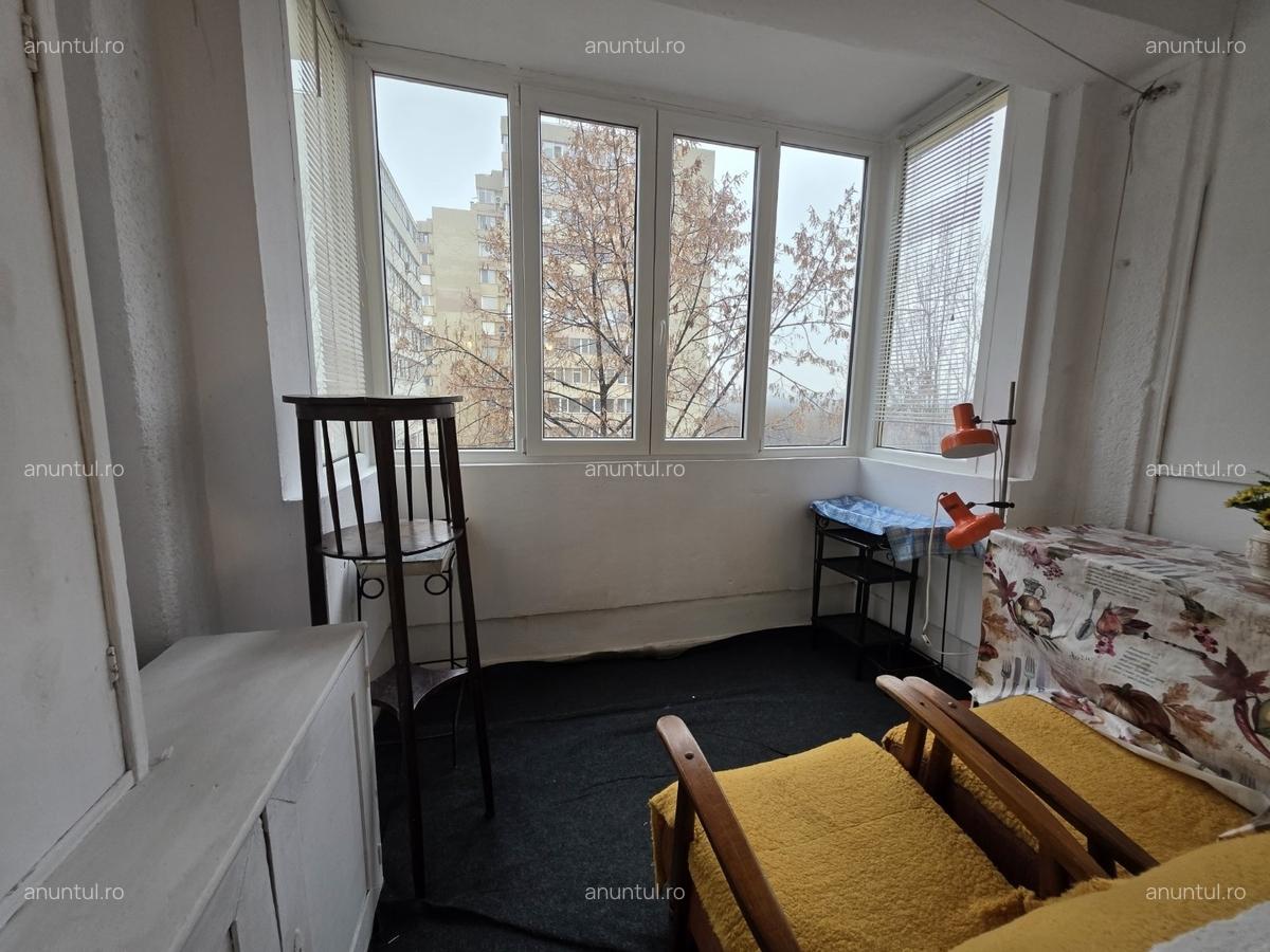 Titan, 10 minute metrou, chiar la intrarea in parcul IOR, pe Lotrioara - 10