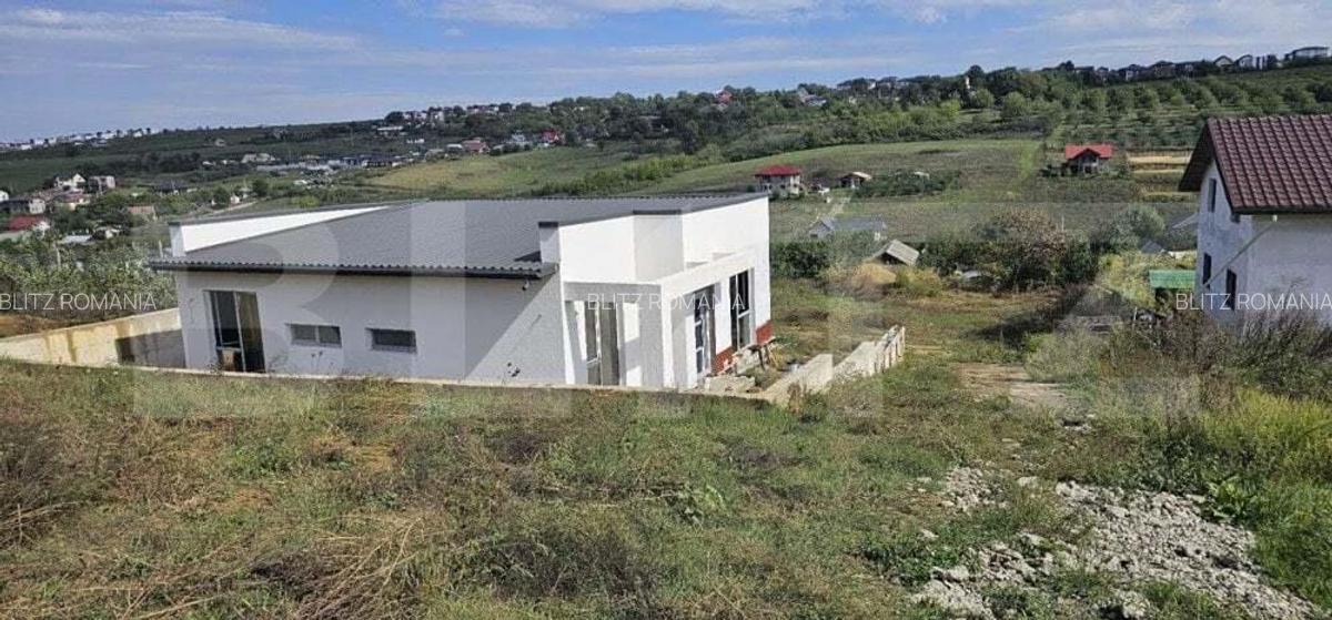 Casa la rosu, 4 camere, terasa mare cu vedere foarte frumoasa, zona Visan - 2