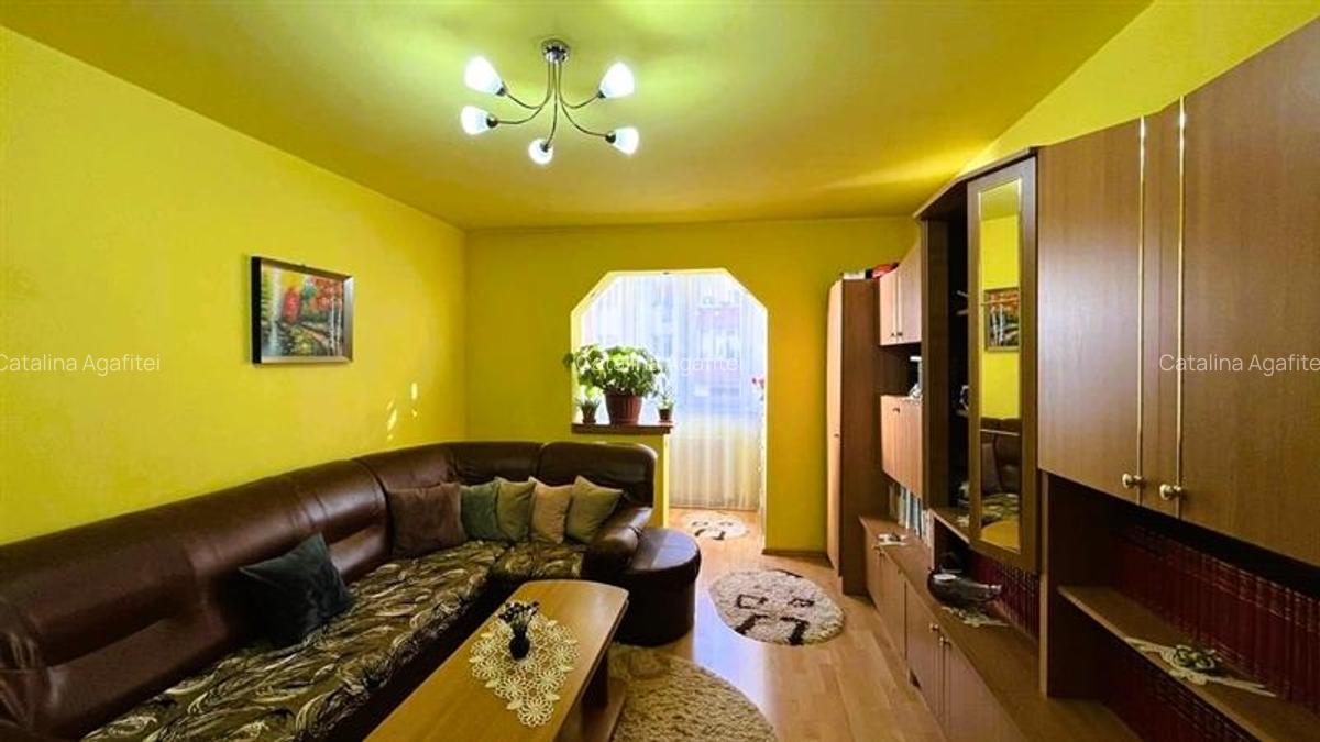 SUPER OFERTA! Apartament 3 camere, etaj 1 din 4. Zona linistita, Sacele - 1