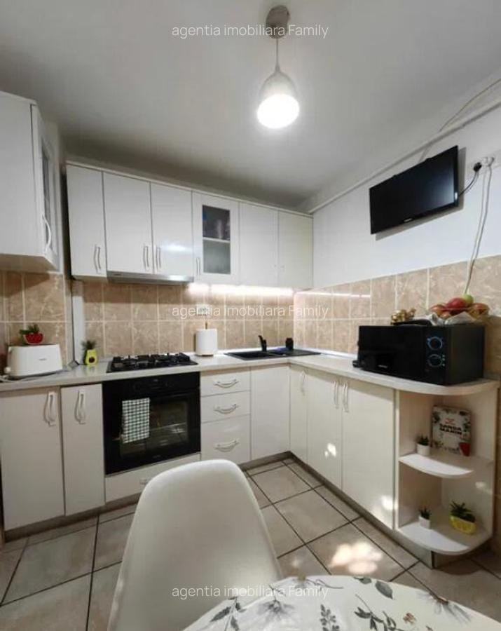 Apartament Cu 3 Camere Decomandate Zona Burdujeni - Cuza Voda 1 - 3